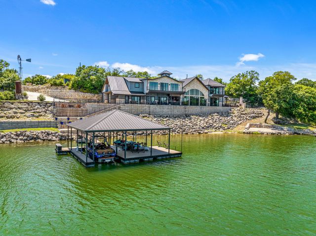 212 Hilltop Drive, Gainesville, TX 76240