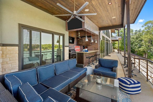 212 Hilltop Drive, Gainesville, TX 76240