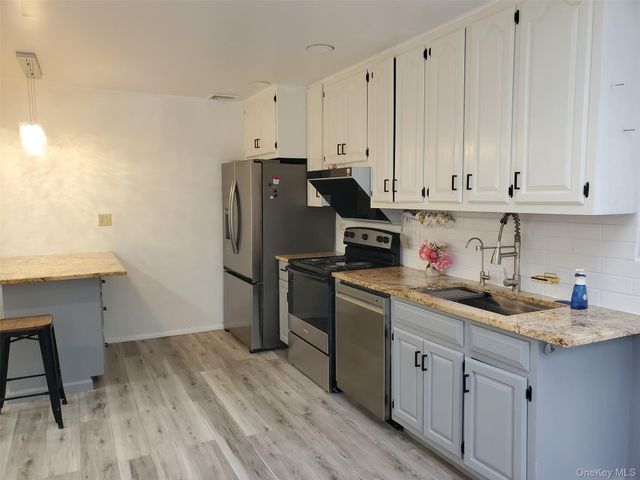 35 Hicks Avenue, Syosset, NY 11791