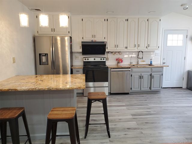 35 Hicks Avenue, Syosset, NY 11791