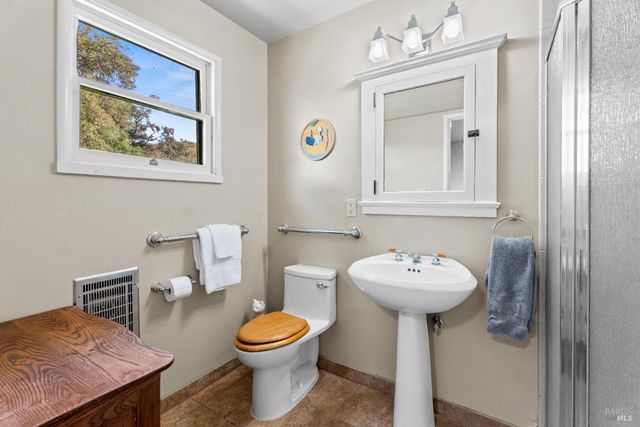 7420 Eastside Potter Valley Rd, Ukiah, CA 95482