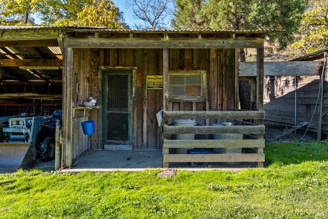 7420 Eastside Potter Valley Rd, Ukiah, CA 95482
