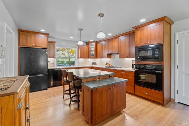 7420 Eastside Potter Valley Rd, Ukiah, CA 95482