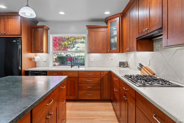 7420 Eastside Potter Valley Rd, Ukiah, CA 95482