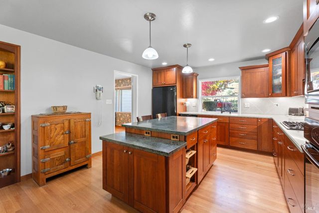 7420 Eastside Potter Valley Rd, Ukiah, CA 95482