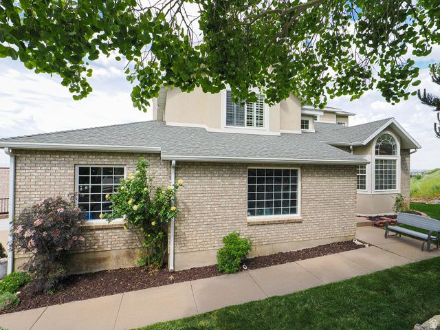 1833 N 350 E, Centerville, UT 84014