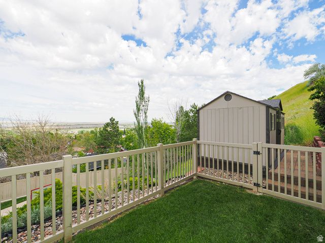 1833 N 350 E, Centerville, UT 84014