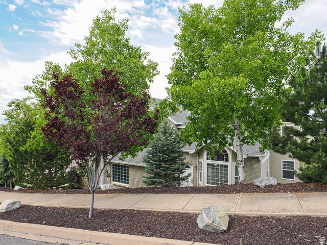 1833 N 350 E, Centerville, UT 84014