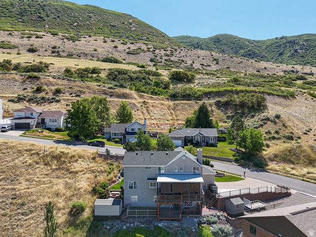 1833 N 350 E, Centerville, UT 84014