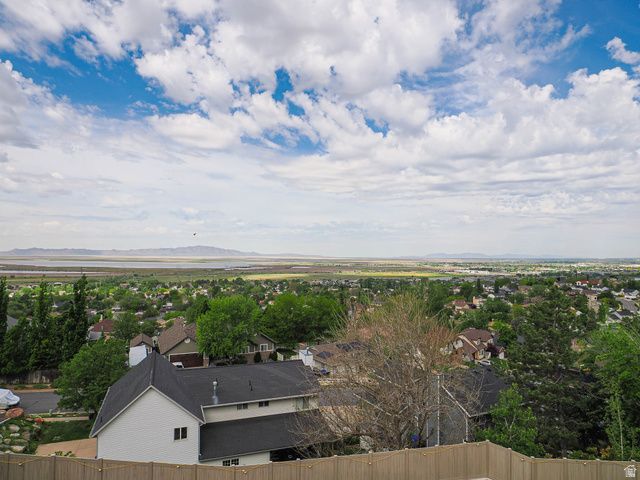 1833 N 350 E, Centerville, UT 84014