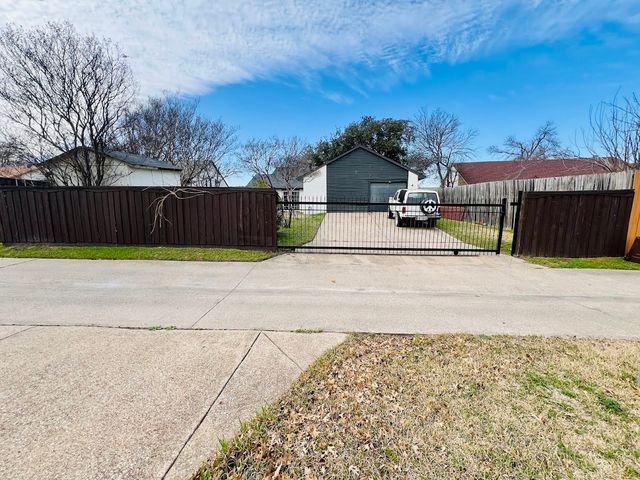 1608 Hutchinson Street, Mesquite, TX 75150
