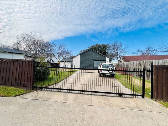 1608 Hutchinson Street, Mesquite, TX 75150