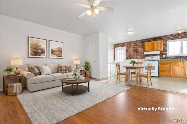 3051 Saint Daphne Drive, St Charles, MO 63301