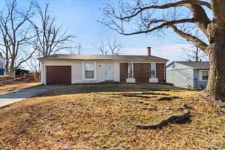 3051 Saint Daphne Drive, St Charles, MO 63301
