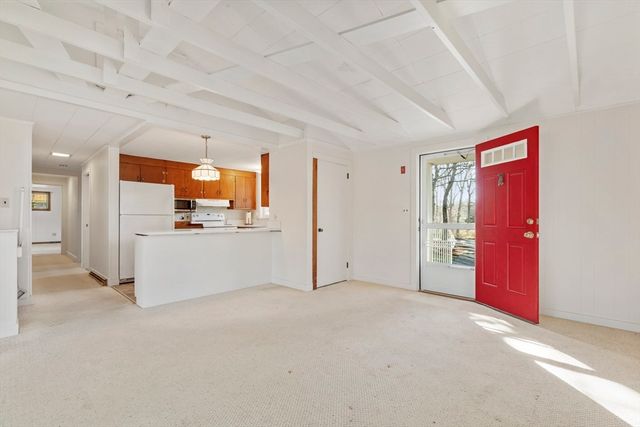 6 Stanley Pl, Barnstable, MA 02601