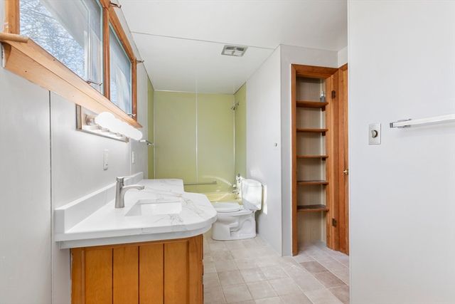 6 Stanley Pl, Barnstable, MA 02601