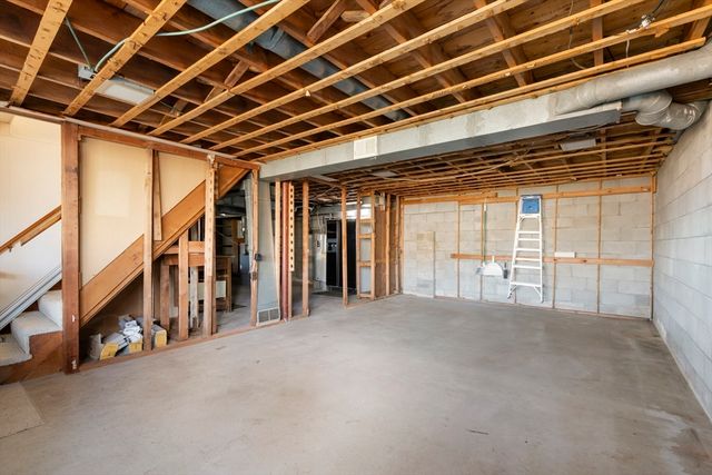 6 Stanley Pl, Barnstable, MA 02601
