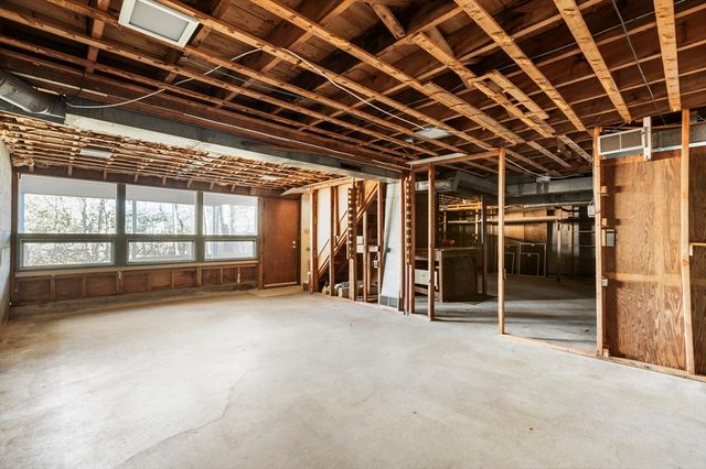 6 Stanley Pl, Barnstable, MA 02601