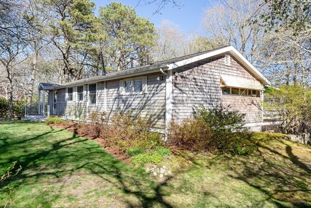 6 Stanley Pl, Barnstable, MA 02601