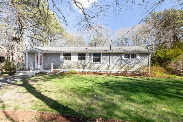 6 Stanley Pl, Barnstable, MA 02601