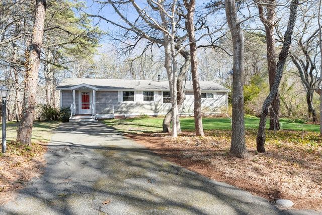 6 Stanley Pl, Barnstable, MA 02601