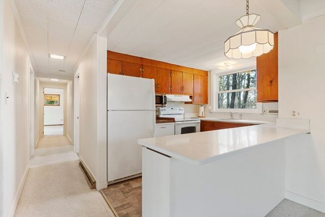 6 Stanley Pl, Barnstable, MA 02601