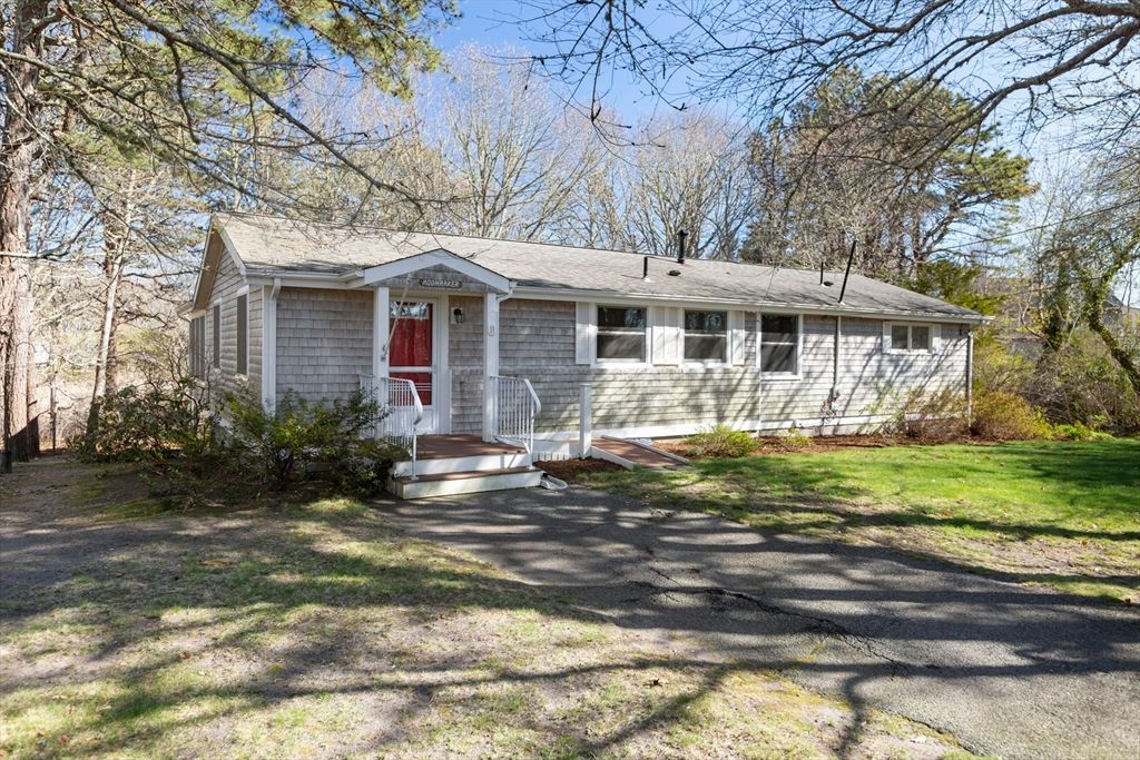 6 Stanley Pl, Barnstable, MA 02601