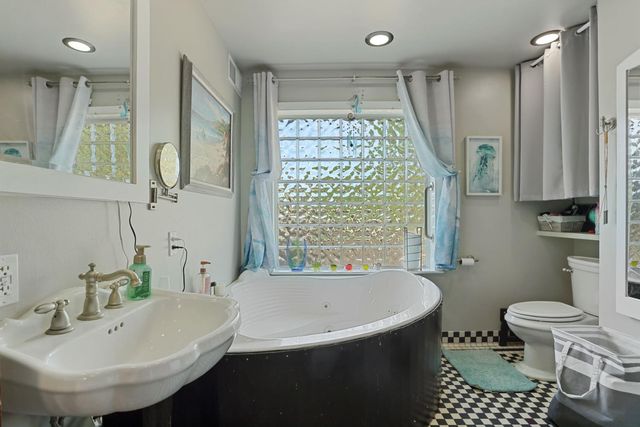 2442 Huckleberry Ln, Valley Springs, CA 95252