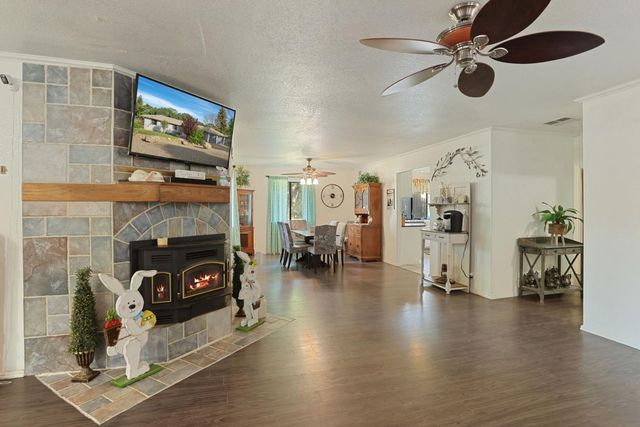 2442 Huckleberry Ln, Valley Springs, CA 95252