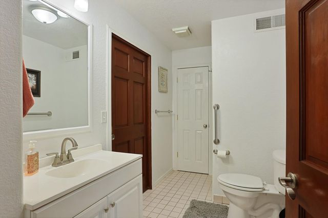 2442 Huckleberry Ln, Valley Springs, CA 95252