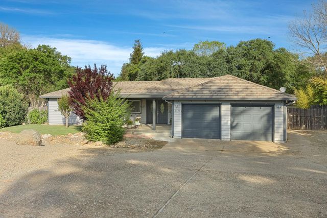 2442 Huckleberry Ln, Valley Springs, CA 95252