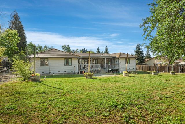 2442 Huckleberry Ln, Valley Springs, CA 95252