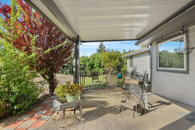 2442 Huckleberry Ln, Valley Springs, CA 95252