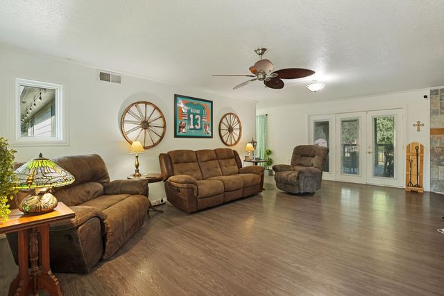 2442 Huckleberry Ln, Valley Springs, CA 95252