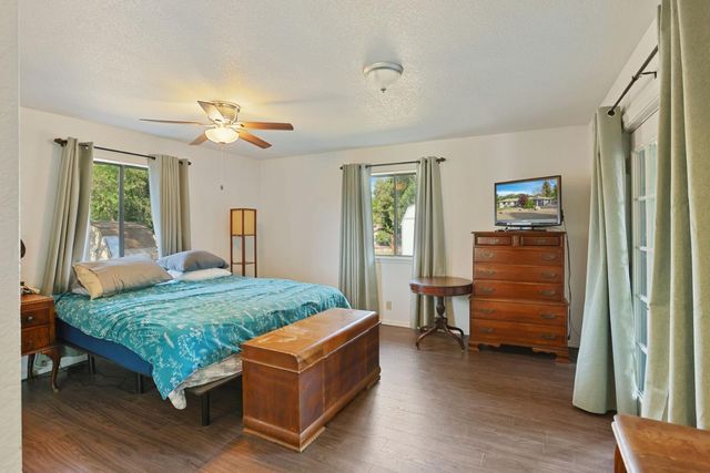 2442 Huckleberry Ln, Valley Springs, CA 95252