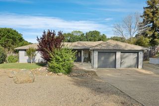 2442 Huckleberry Ln, Valley Springs, CA 95252