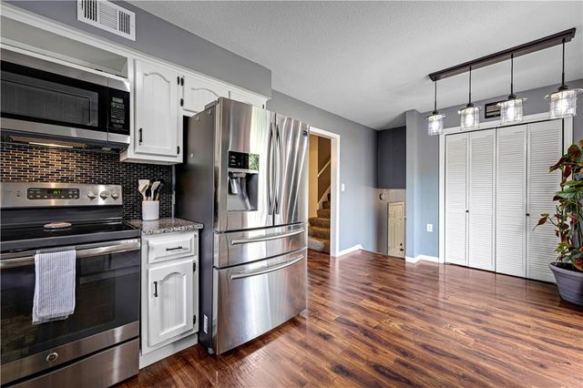 724 Valerie Lane, Gardner, KS 66030