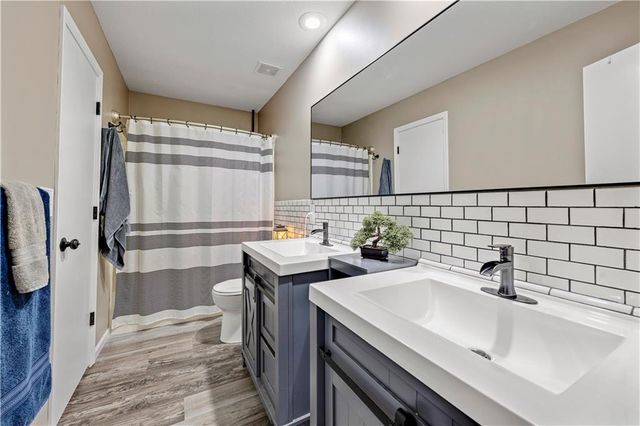 724 Valerie Lane, Gardner, KS 66030