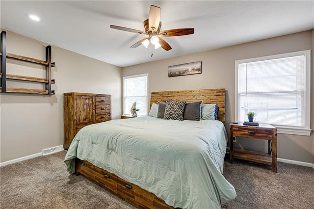724 Valerie Lane, Gardner, KS 66030