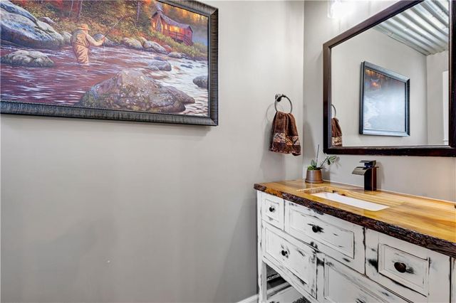 724 Valerie Lane, Gardner, KS 66030