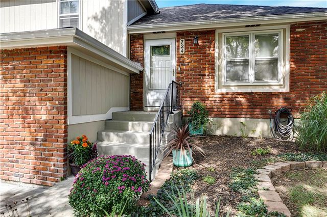 724 Valerie Lane, Gardner, KS 66030