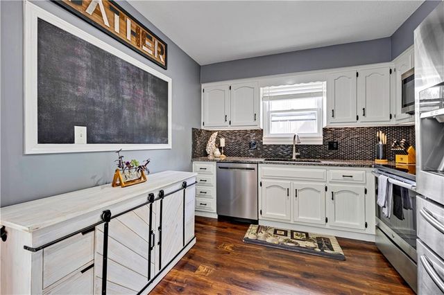 724 Valerie Lane, Gardner, KS 66030