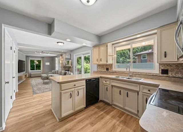 W3490 Oakwood DRIVE, Lake Geneva, WI 53147