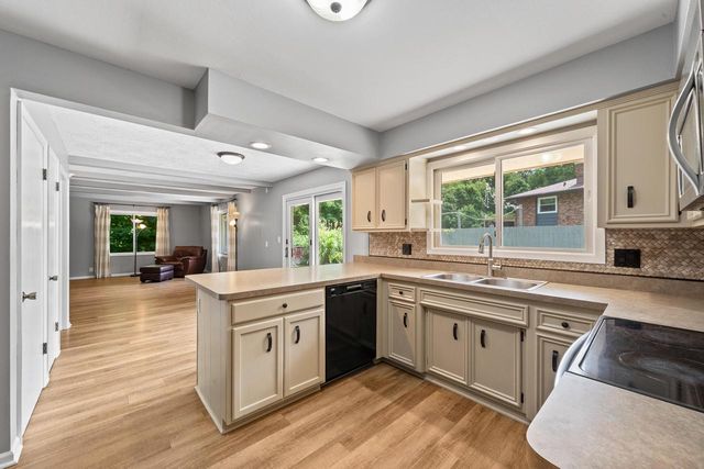 W3490 Oakwood DRIVE, Lake Geneva, WI 53147
