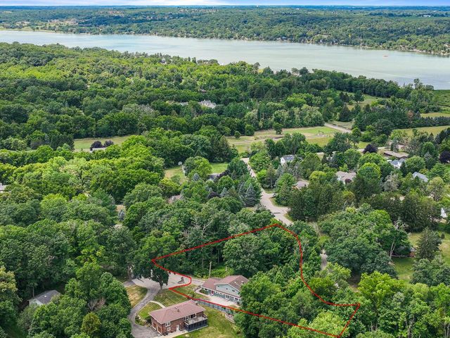 W3490 Oakwood DRIVE, Lake Geneva, WI 53147