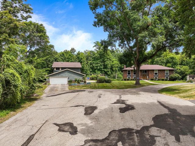W3490 Oakwood DRIVE, Lake Geneva, WI 53147