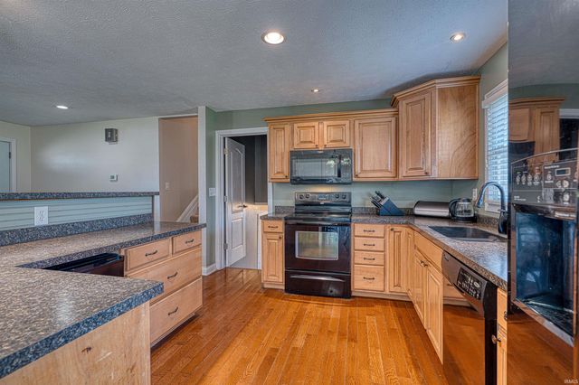 7215 E Powell Avenue, Evansville, IN 47715