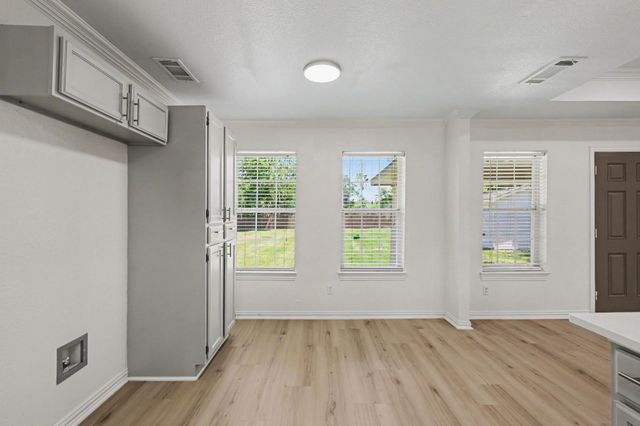 307 Dixon Street, Terrell, TX 75160