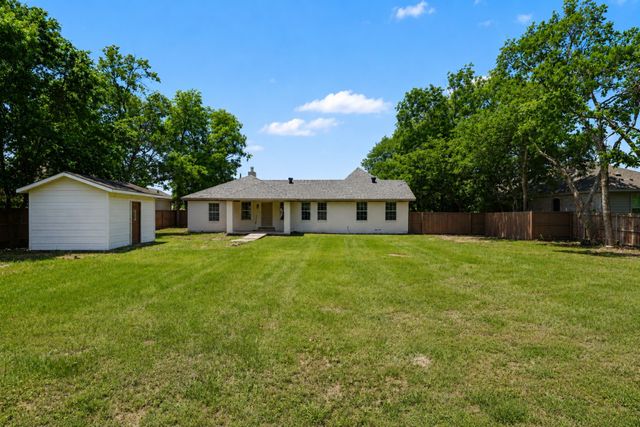 307 Dixon Street, Terrell, TX 75160