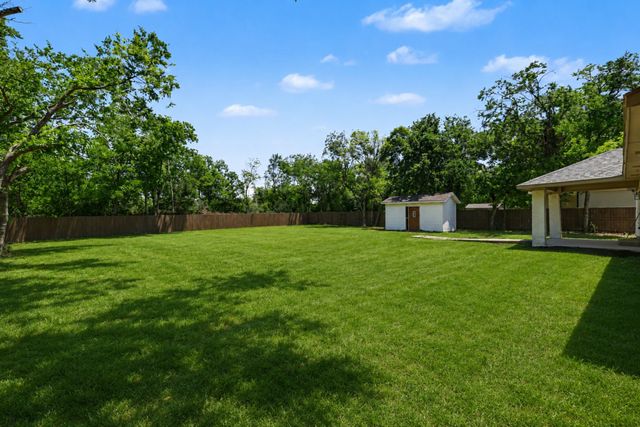 307 Dixon Street, Terrell, TX 75160